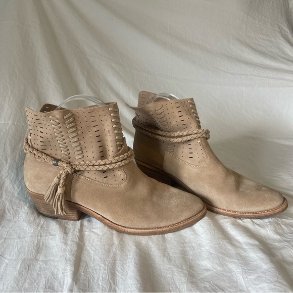 Dolce Vita Tan Kade Bootie Ankle Boots - Picture 1 of 7
